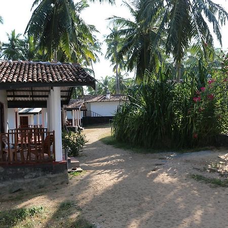 Darwins Beach Resort Tangalle Exterior foto