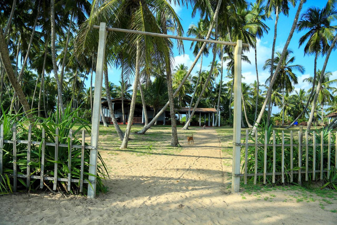 Darwins Beach Resort Tangalle Exterior foto