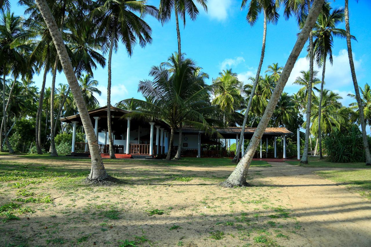 Darwins Beach Resort Tangalle Exterior foto