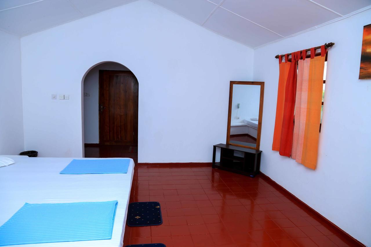 Darwins Beach Resort Tangalle Exterior foto
