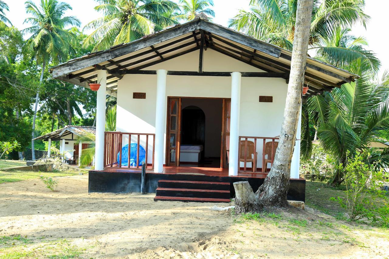 Darwins Beach Resort Tangalle Exterior foto