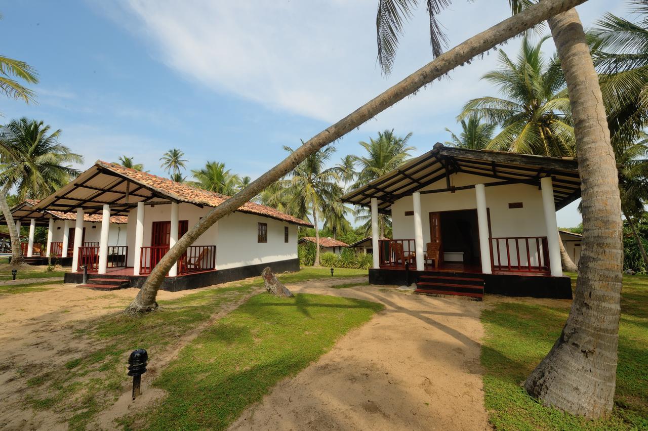 Darwins Beach Resort Tangalle Exterior foto