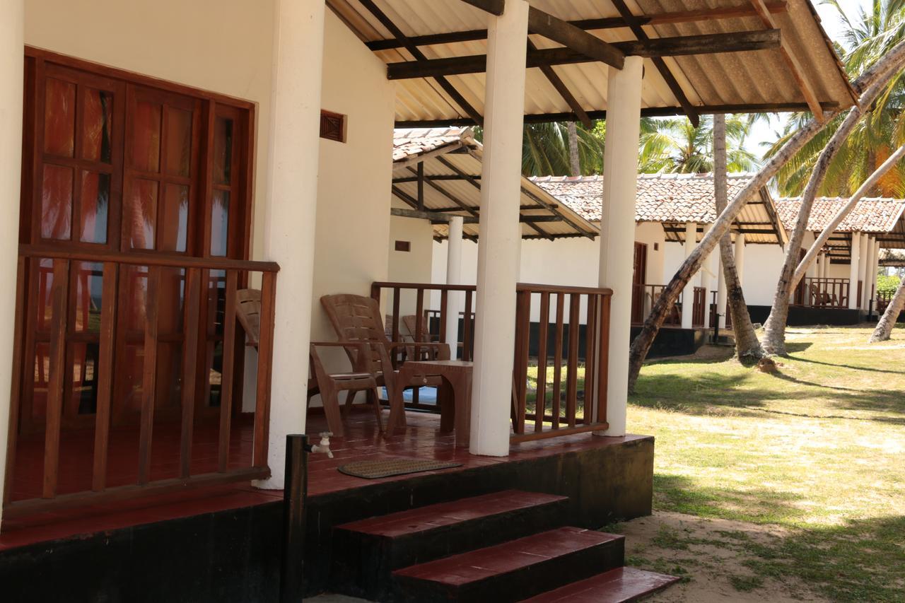 Darwins Beach Resort Tangalle Exterior foto