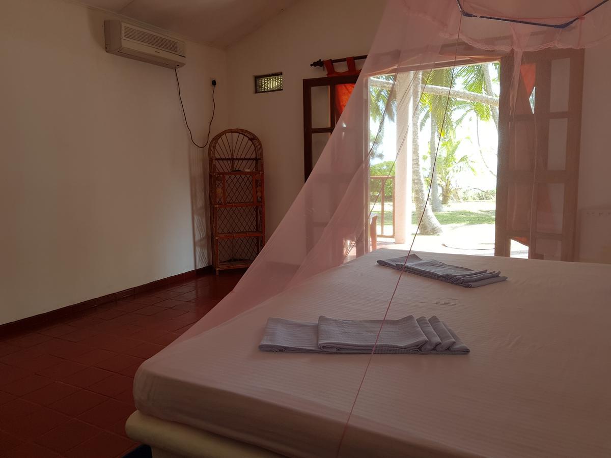 Darwins Beach Resort Tangalle Exterior foto